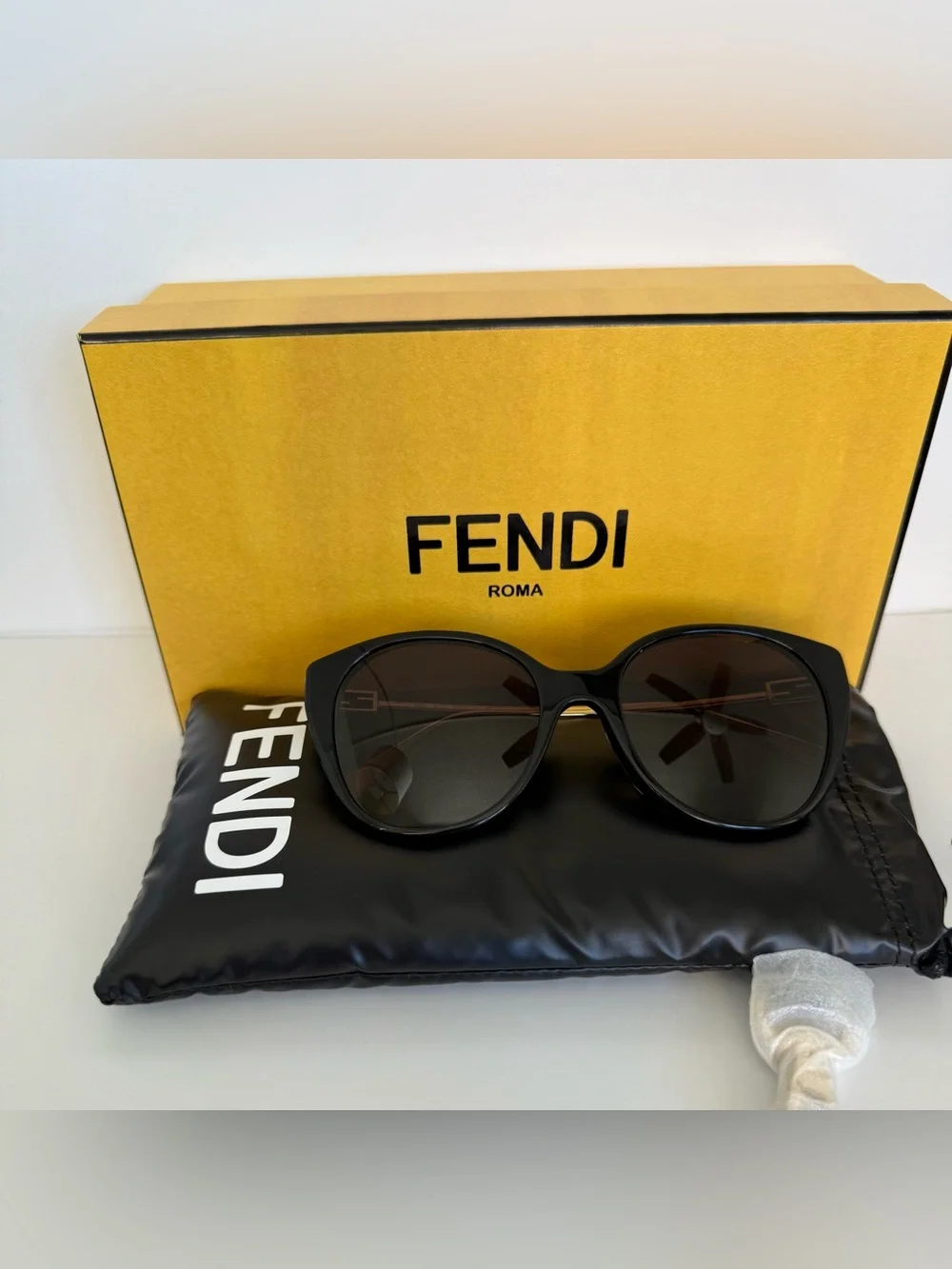 NEW!!! Fendi women black sunglasses FE40047F 01A Authentic Retail 480$